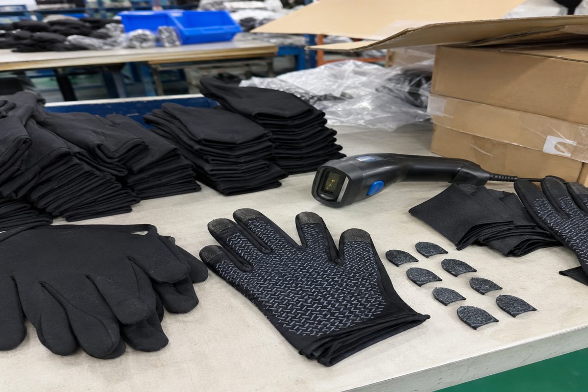 Sourcing Courier Delivery Gloves for Scanners, Parcels and Wet Weather