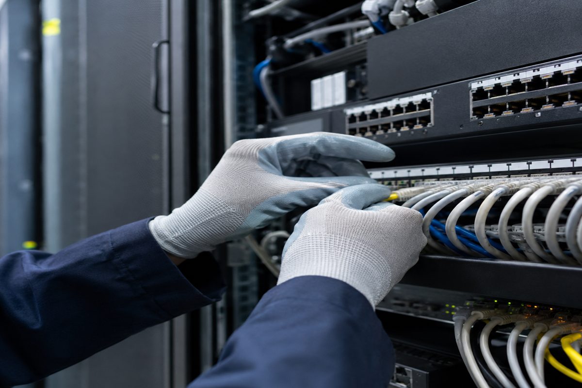 Data Centre Technician Gloves for Rack Build, Cabling and ESD Control
