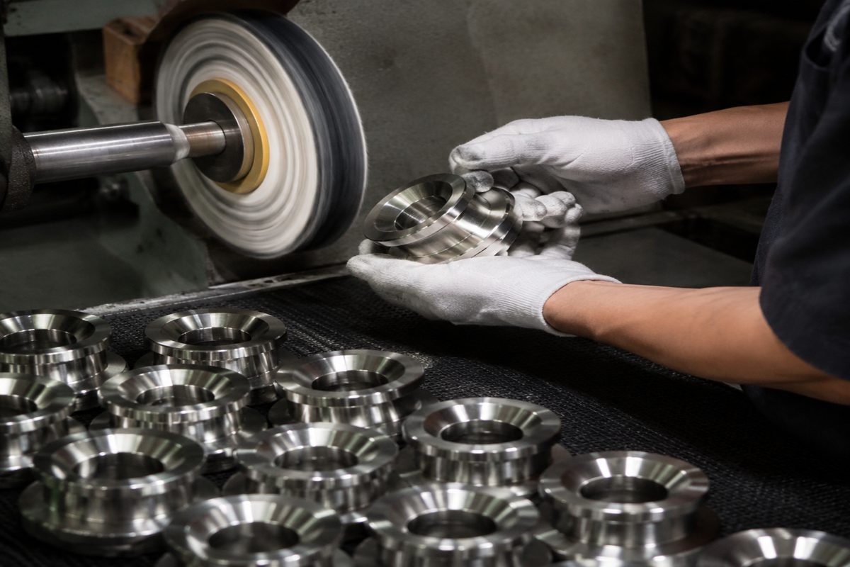 How to Source Gloves for Metal Polishing, Deburring and Buffing Lines