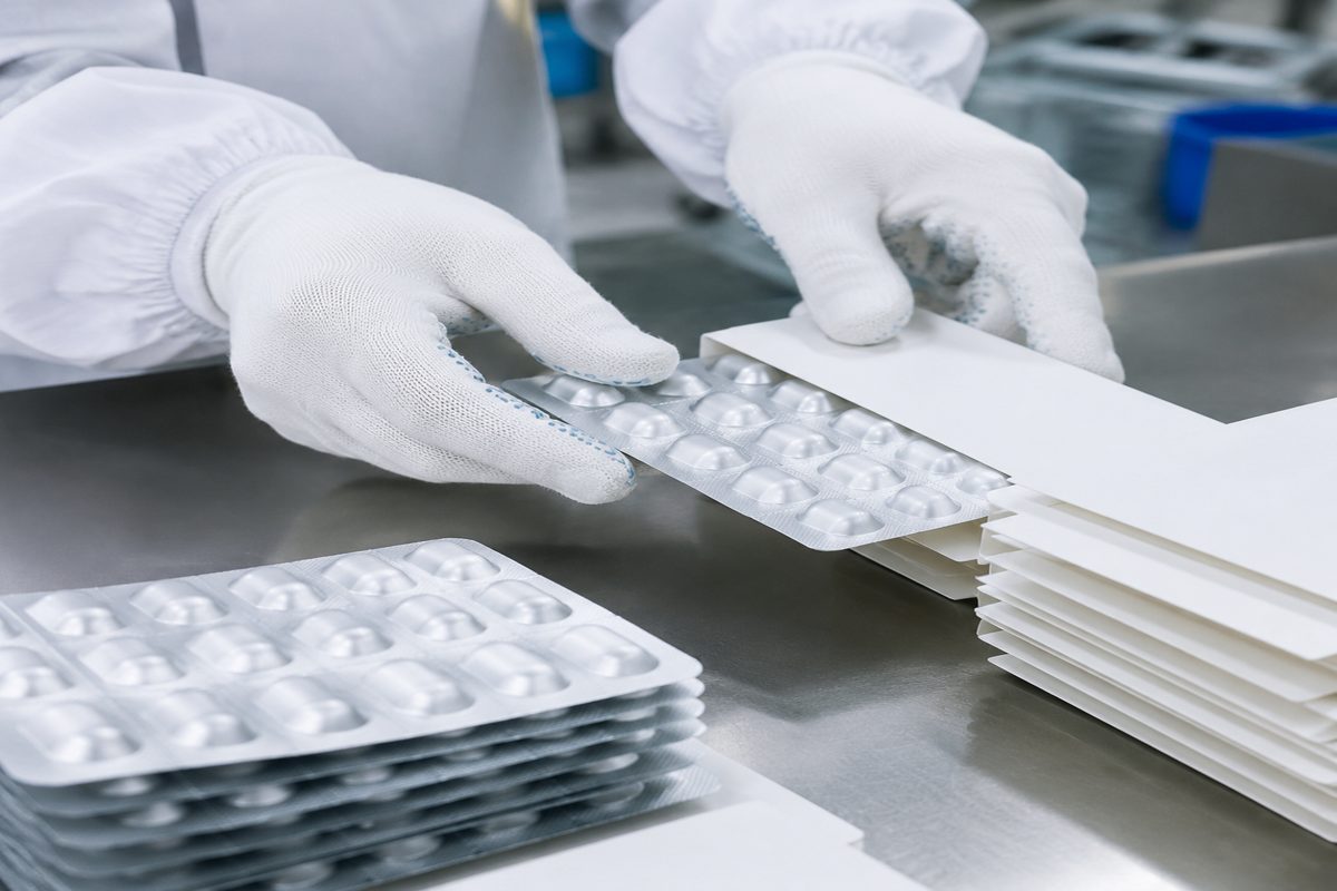 Pharmaceutical Secondary Packaging Gloves: Low-Lint Grip for Cartons and Blisters