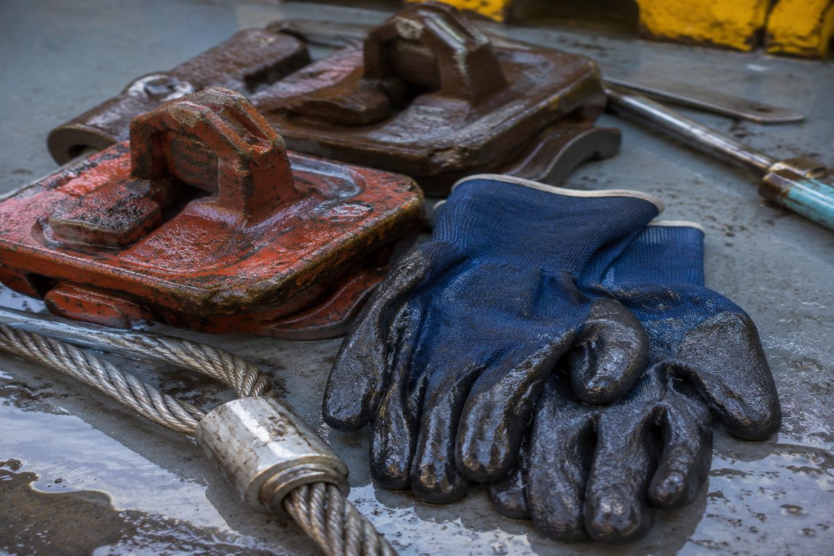 Port Container Lashing Gloves: Sourcing for Twistlocks, Wet Wire and Deck Work