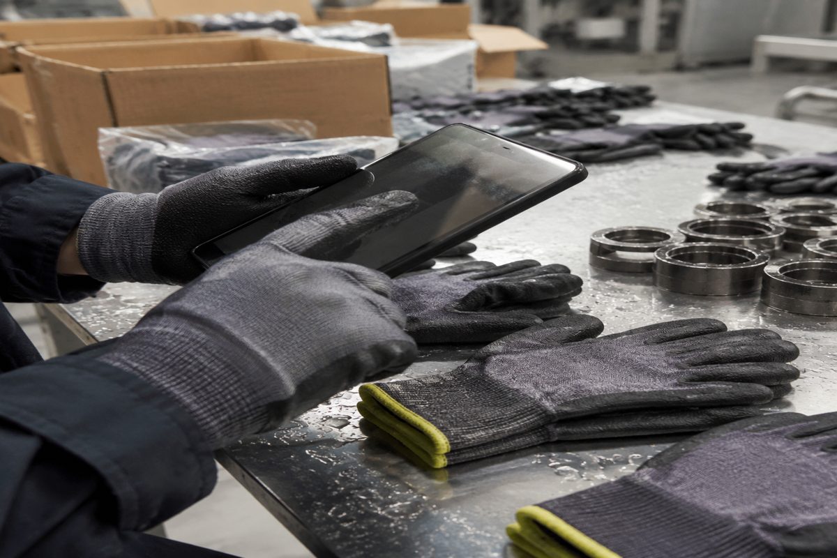 Railway Signal Maintenance Gloves: Dexterity, Wet Grip and Practical Spec Choices