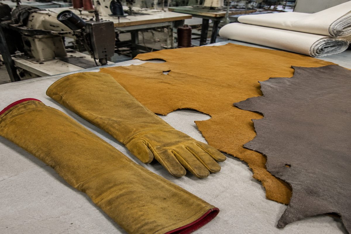 Sourcing Sandblasting Gloves: Gauntlet Length, Leather Grade and Wear Points