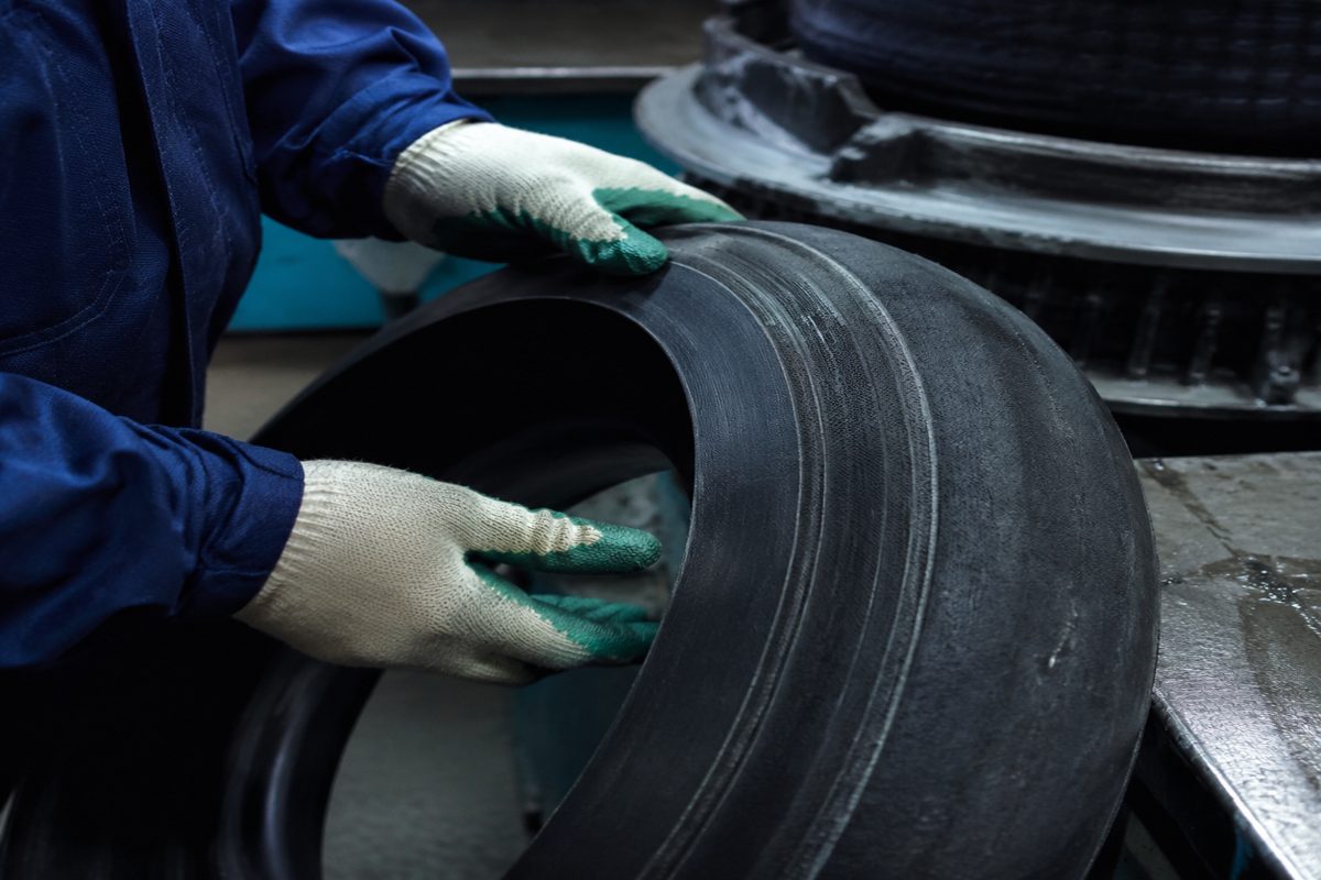 Tyre Manufacturing and Retreading Gloves: Grip, Cut and Heat Specs That Hold Up