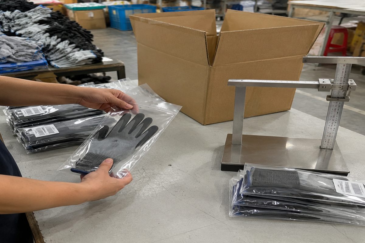 How to Spec Gloves for Vending Machines Without Carton or Pack Failures