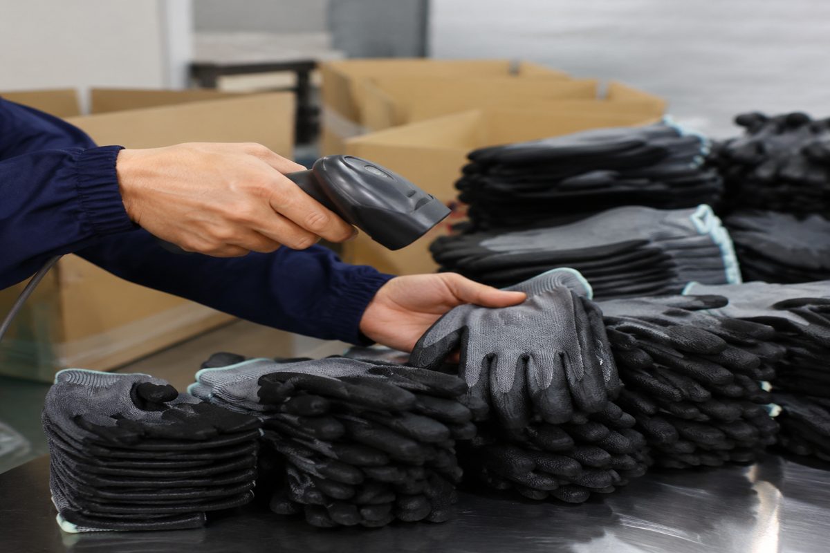 How to Spec Warehouse Order Picking Gloves for Grip, Scanning and Low Return Rates
