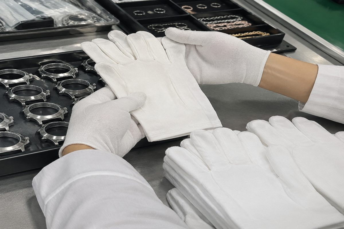 Watch and Jewellery Handling Gloves: Factory Sourcing Guide for Clean Handling